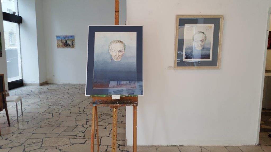 Картины &laquo;Левитация 3&raquo; (слева) и &laquo;Левитация 1&raquo; (справа)